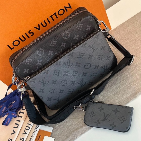 Louis Vuitton Trio Messenger Bag
Monogram Eclipse & Reverse
Crossbody Made in FR - Picture 1 of 16